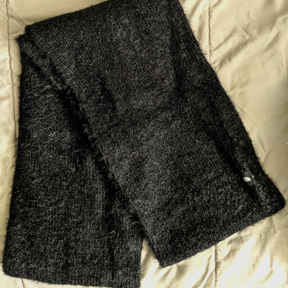 The North Face Women's Plush Scarf